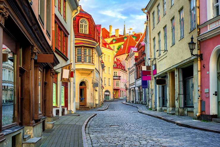 Kleine Gassen in der Altstadt von Tallinn laden zu einem Spaziergang ein.