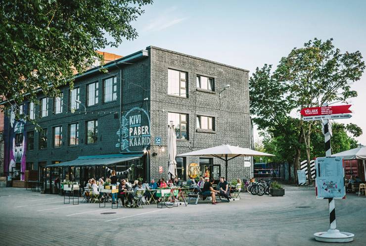 Beliebter Treffpunkt: Der Charme alter Industriegebäude zieht Künstler und Nerds ins Kreativquartier Telliskivi in Tallinn.